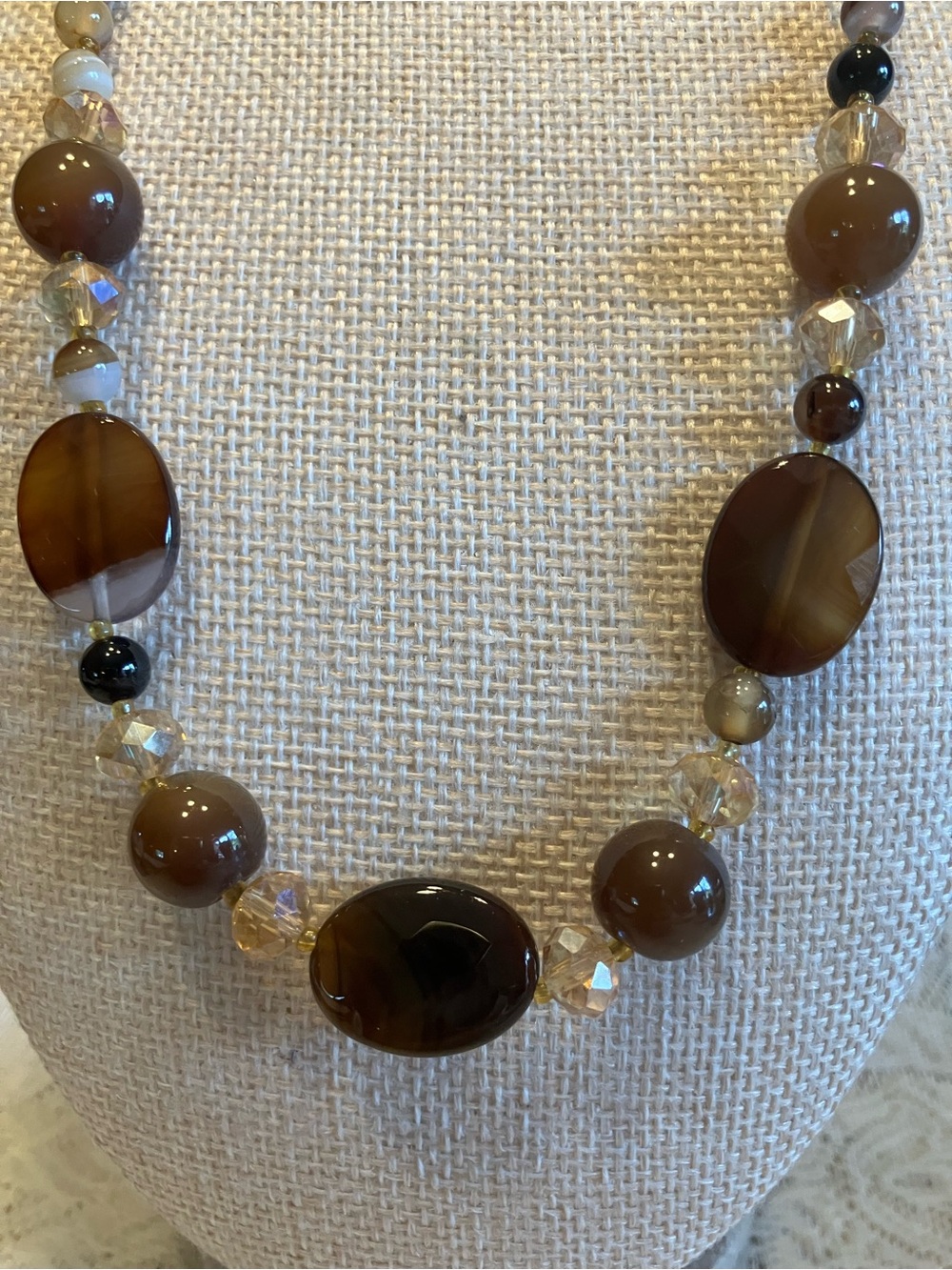 FACETED AND ROUND GLASS BEADED NECKLACE AMBER AND CARNELIAN COLORS